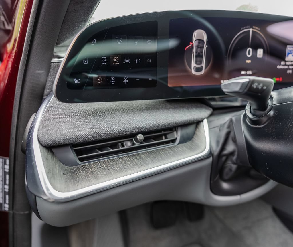 Used 2024 Lucid Air Pure RWD image 5