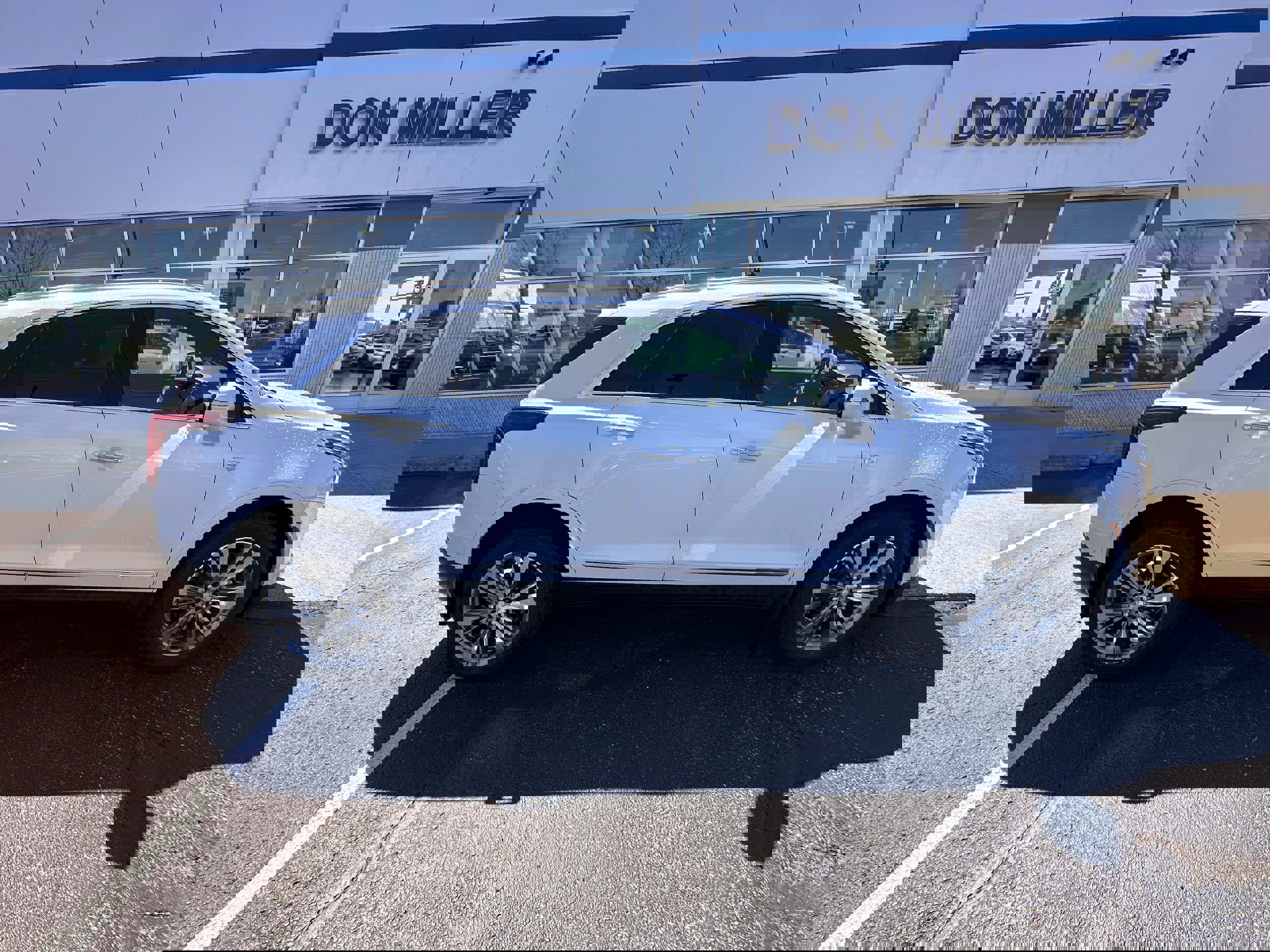 Used 2022 Cadillac XT5 Premium Luxury w/ Platinum Package image 2