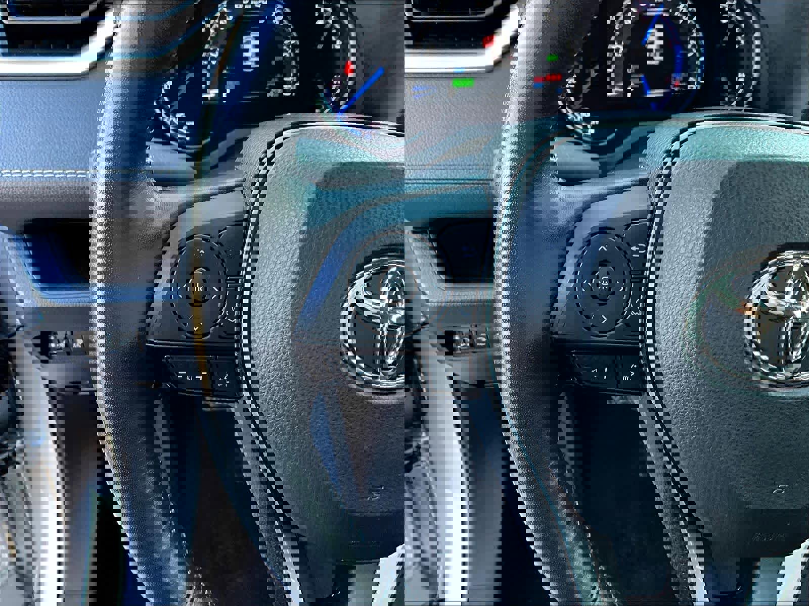 Used 2023 Toyota RAV4 XLE image 23