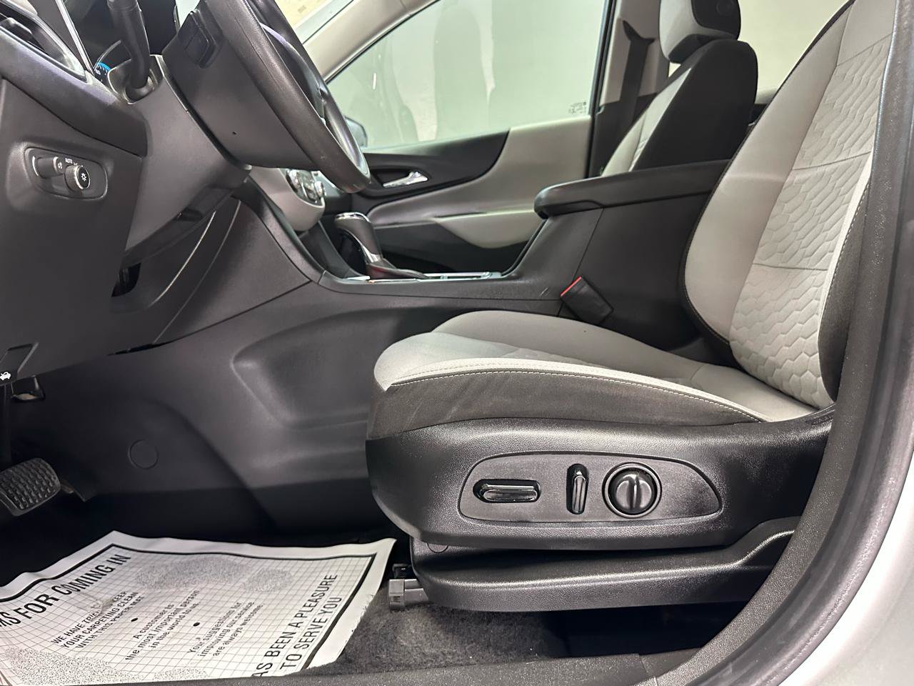 Used 2020 Chevrolet Equinox LS w/ LS Convenience Package FWD image 19
