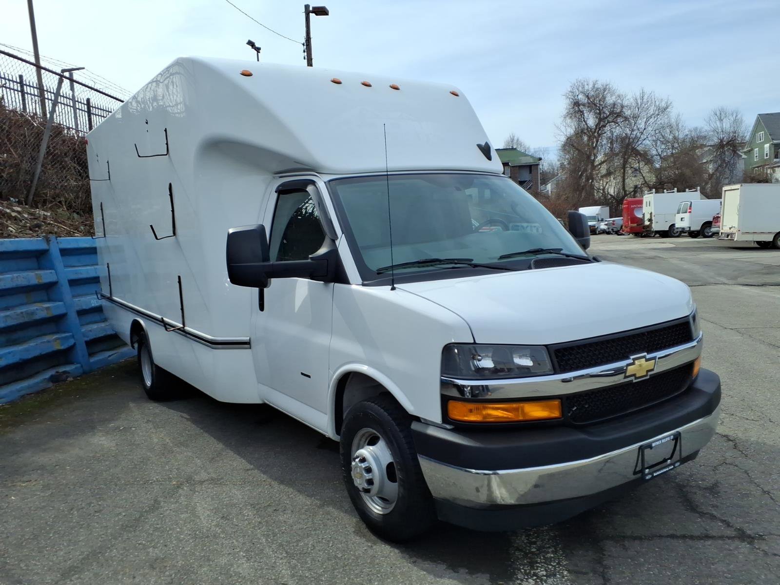 Used 2021 Chevrolet Express 3500 w/ Power Convenience Package image 3