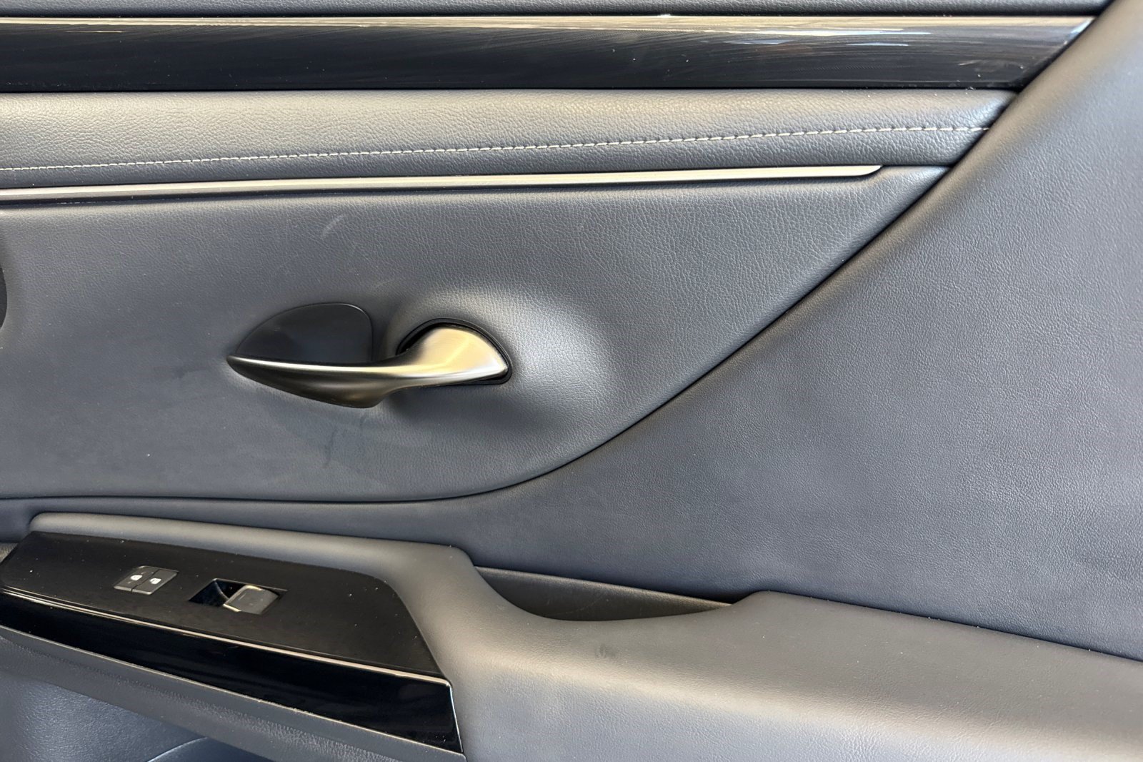 Used 2024 Lexus ES 350 w/ Accessory Package (Z1) FWD image 21