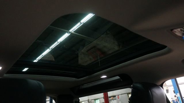 Used 2023 Land Rover Defender 90 S image 34