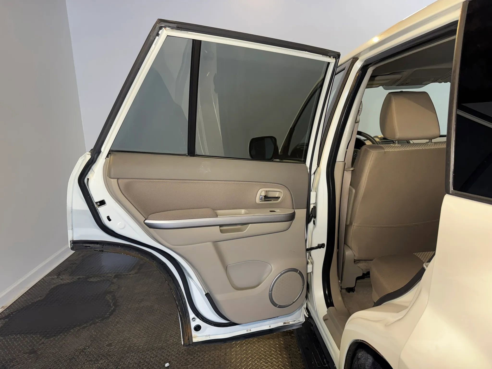 Used 2011 Suzuki Grand Vitara Premium image 24