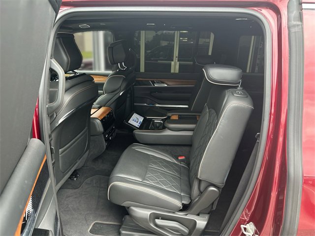 Used 2023 Jeep Grand Wagoneer Series III image 24
