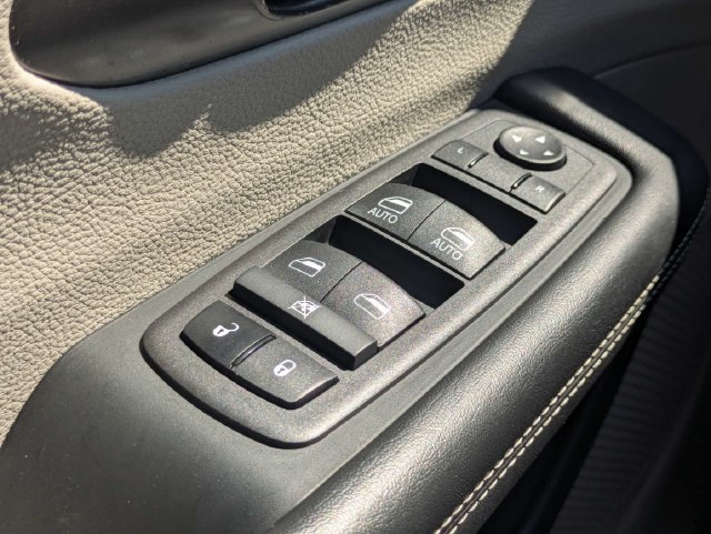 Used 2024 Chrysler Pacifica Touring-L FWD image 25