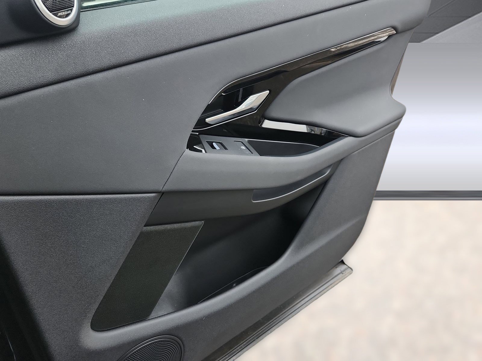 Used 2024 Land Rover Range Rover Evoque Dynamic SE image 19