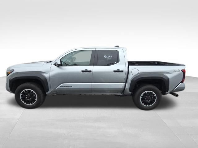 Used 2025 Toyota Tacoma TRD Off-Road image 3