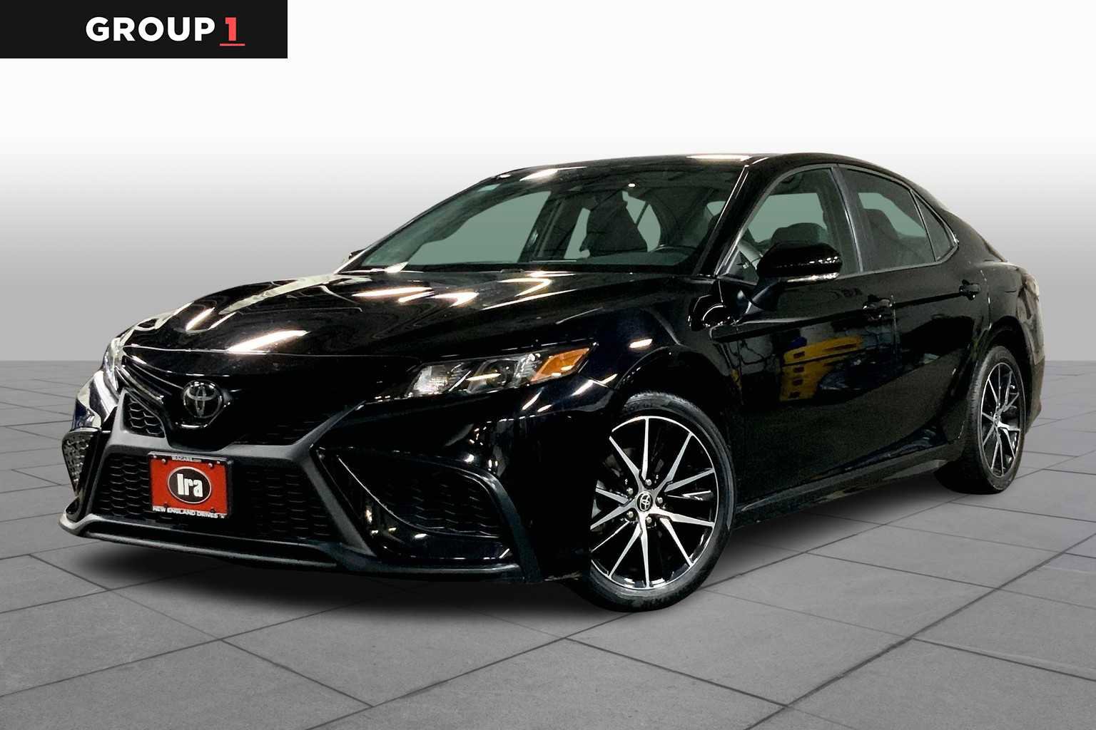 Used 2021 Toyota Camry SE w/ Cold Weather Package image 1