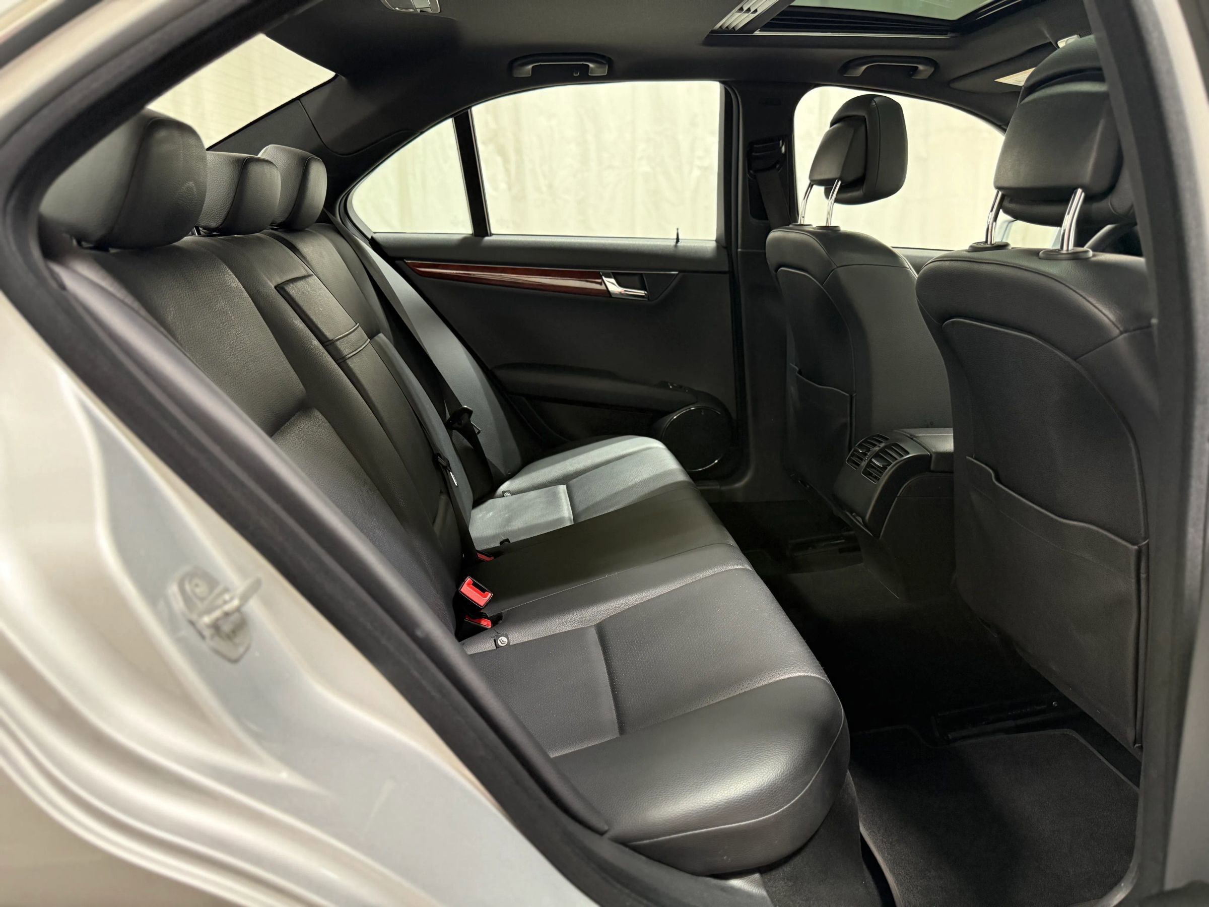 Used 2010 Mercedes-Benz C 300 Sedan image 31