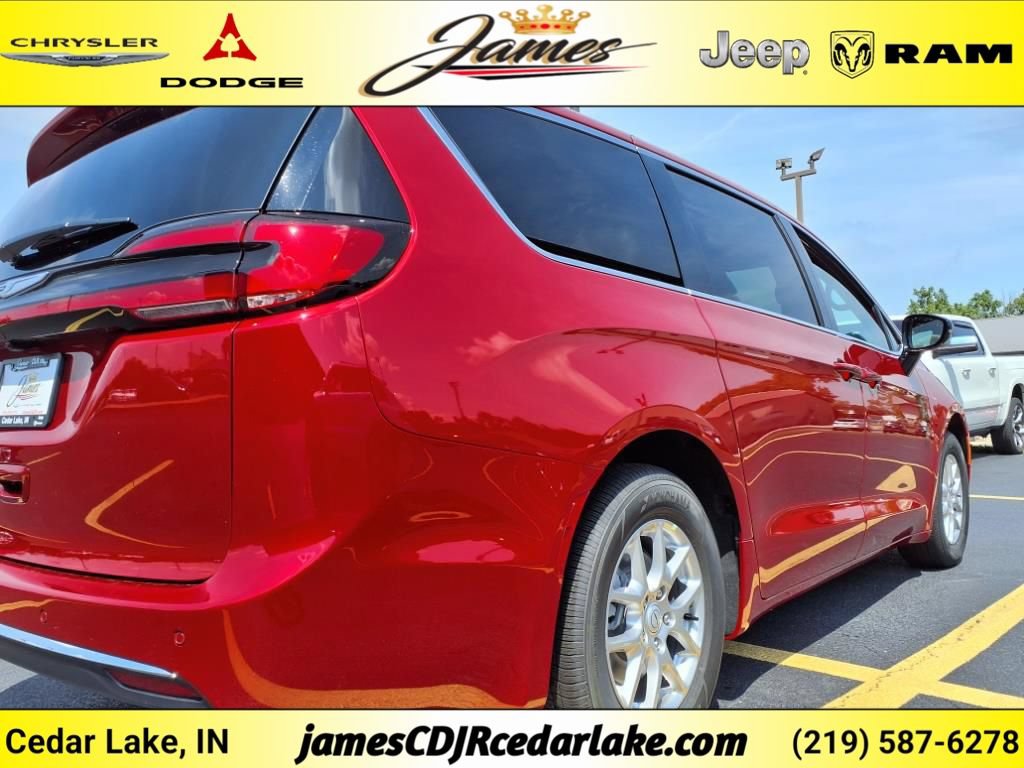 Used 2026 Chrysler Pacifica Select FWD image 6