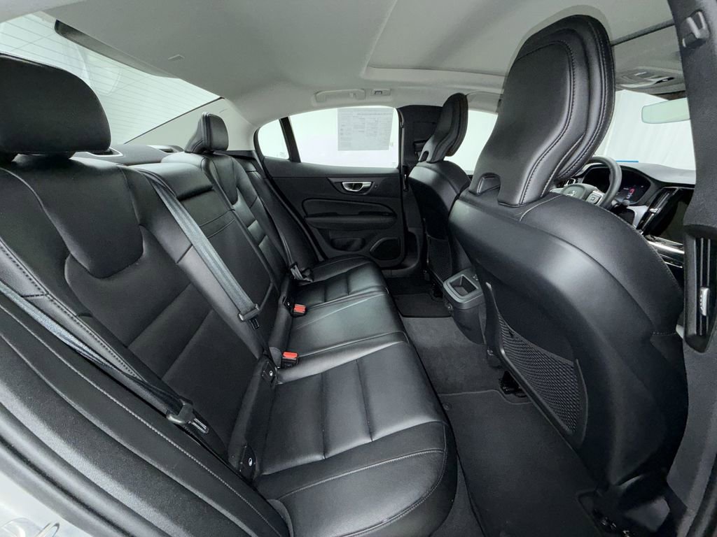 Used 2025 Volvo S60 B5 Core image 7