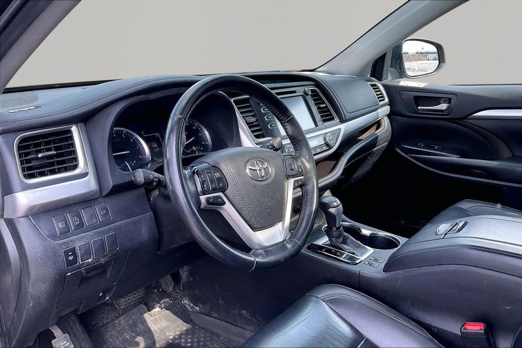 Used 2019 Toyota Highlander XLE AWD/4WD image 20