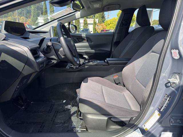 Certified 2025 Toyota Prius LE FWD image 17