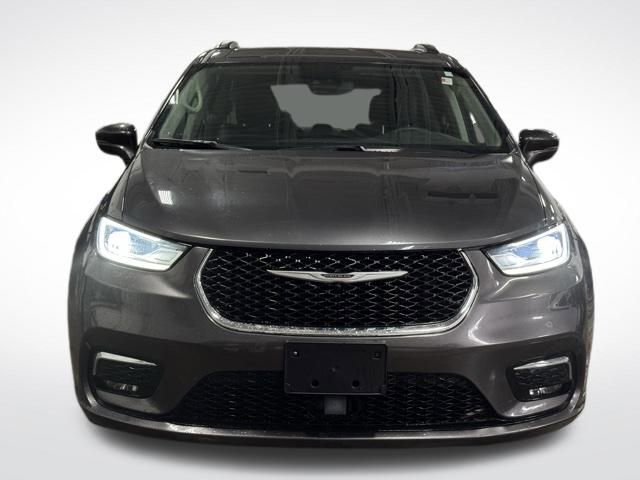 Used 2022 Chrysler Pacifica Touring-L image 3