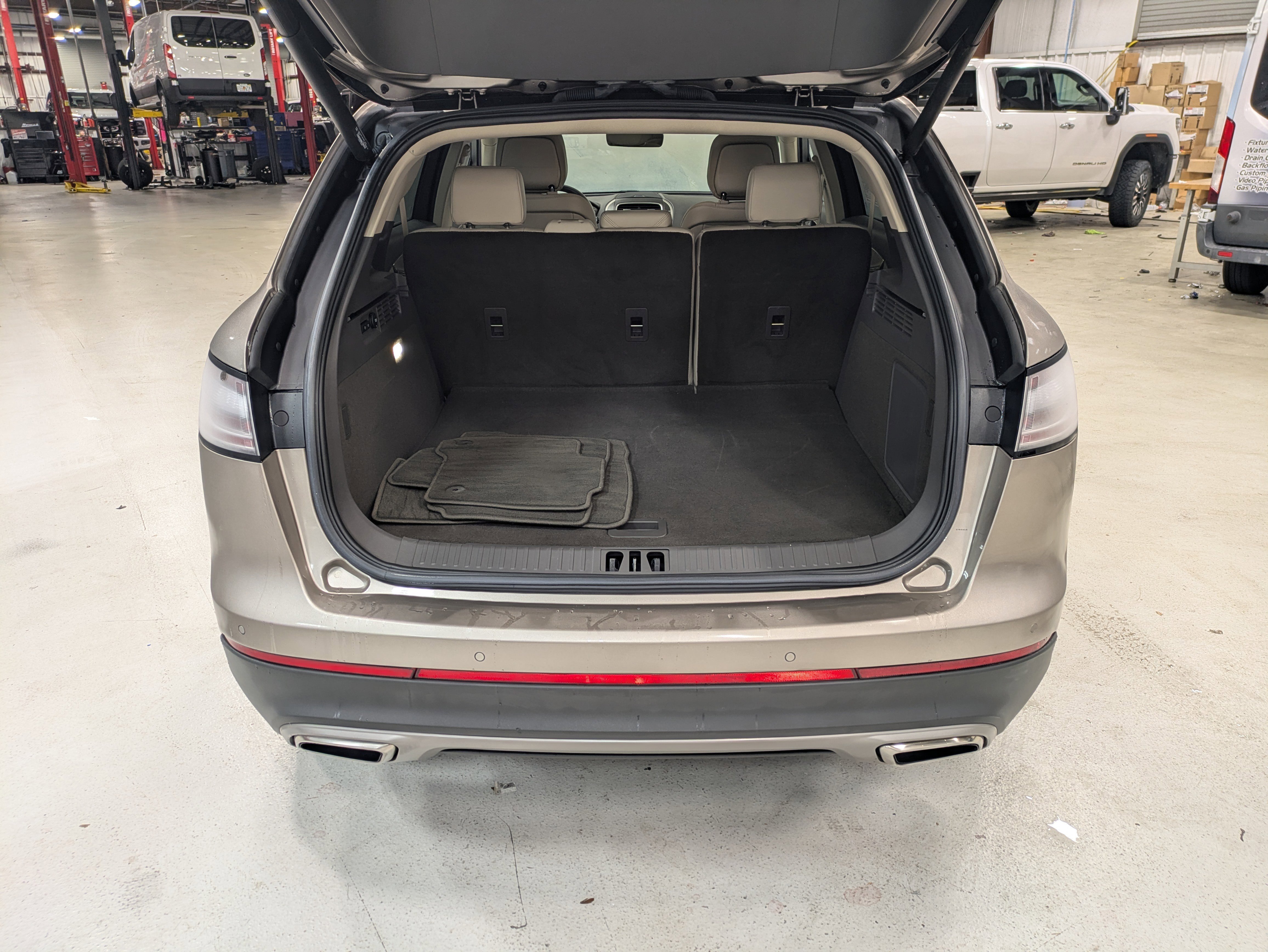 Used 2020 Lincoln Nautilus FWD w/ Equipment Group 101A image 13