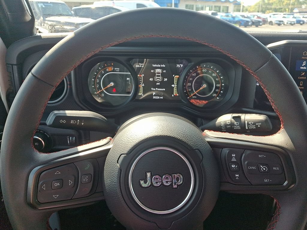 Used 2025 Jeep Wrangler Unlimited Rubicon AWD/4WD image 19