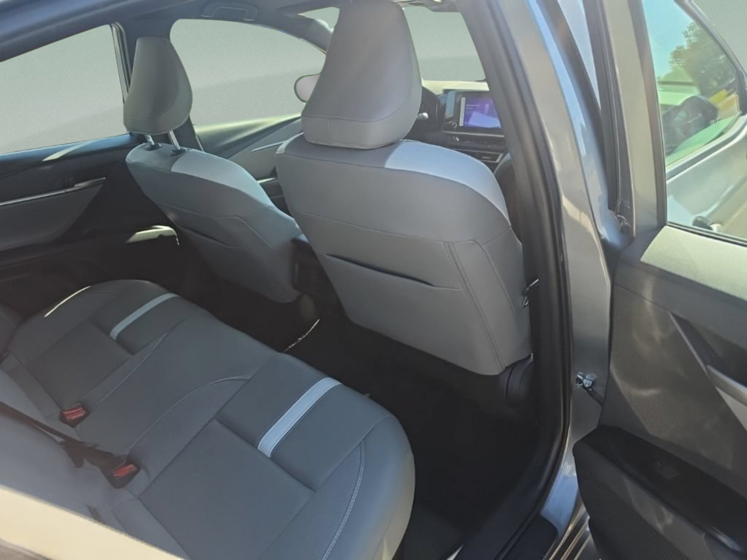 Used 2025 Toyota Camry SE FWD image 31