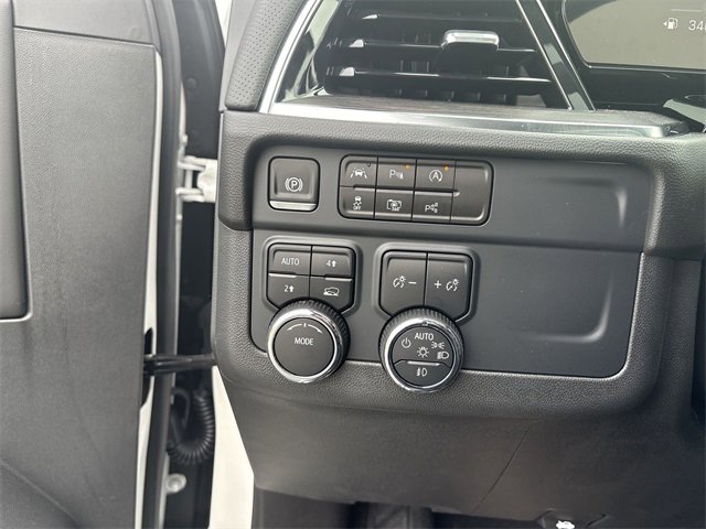 New 2025 Chevrolet Suburban Premier image 18