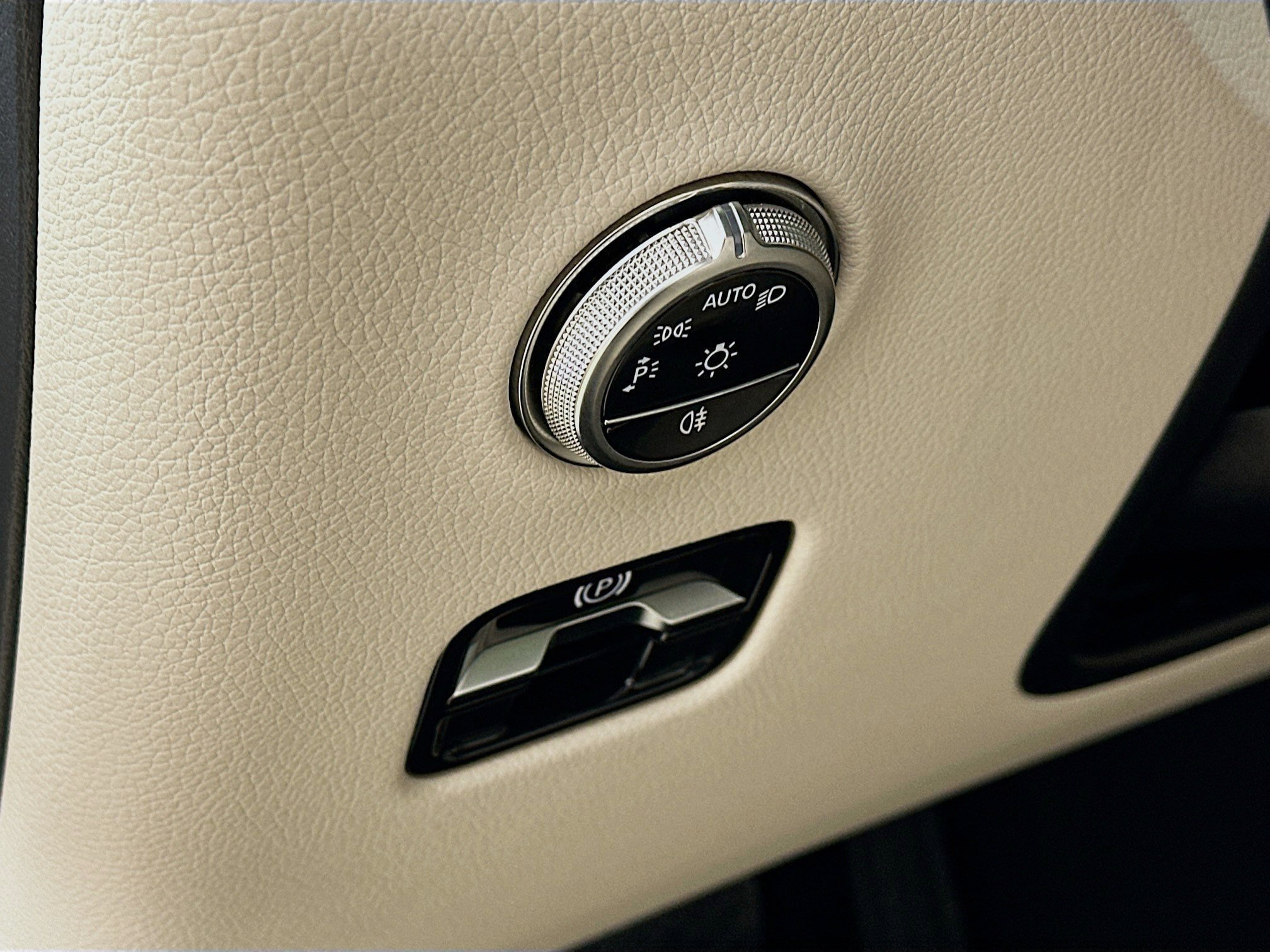 Used 2026 Mercedes-Benz GLC 300 4MATIC image 10
