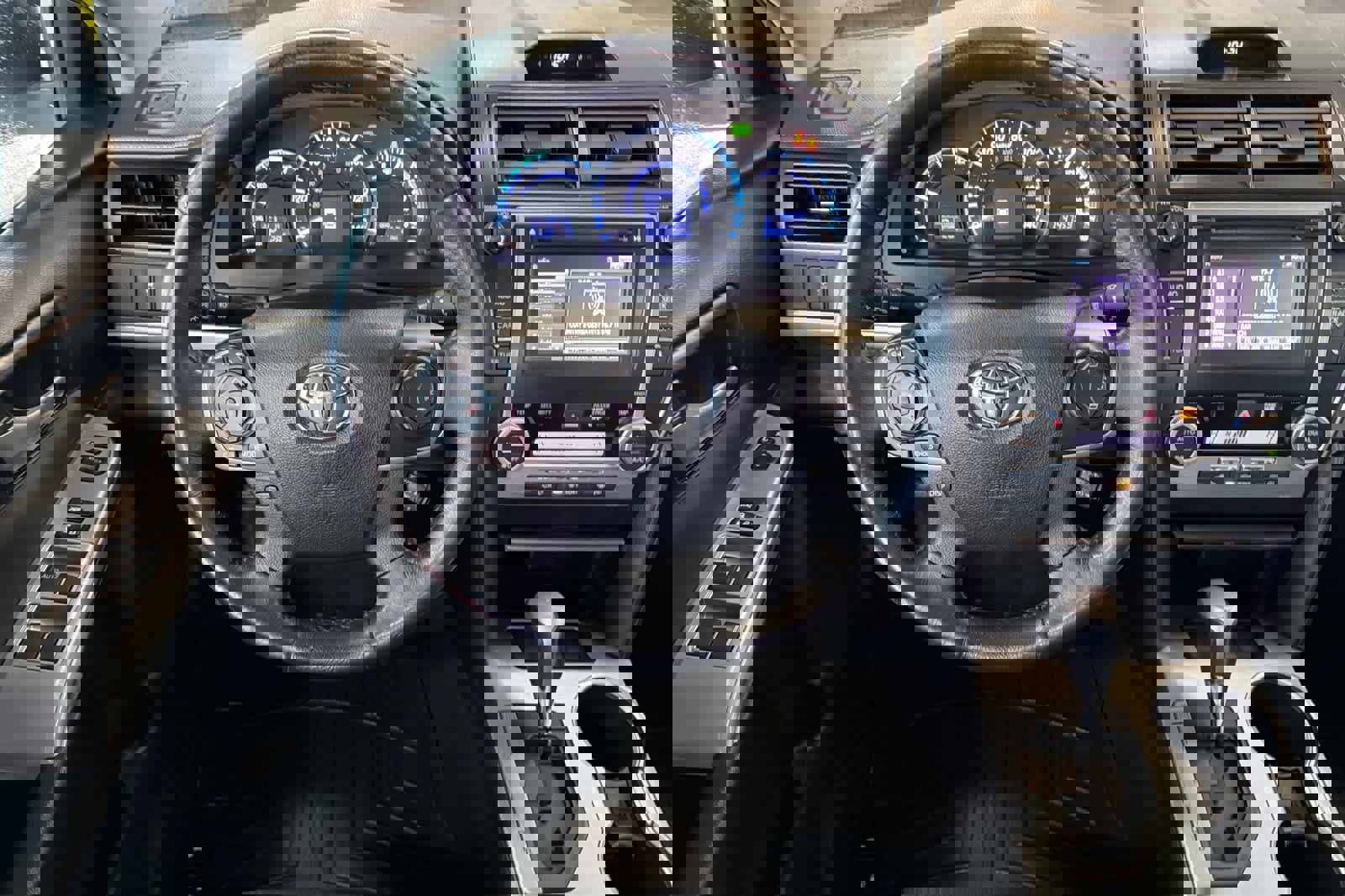 Used 2014 Toyota Camry Hybrid image 16