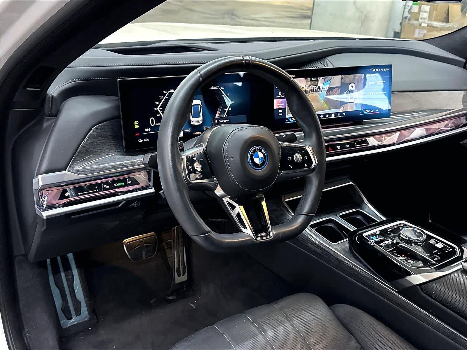 Used 2023 BMW i7 xDrive60 w/ Executive Package 2 AWD/4WD image 16