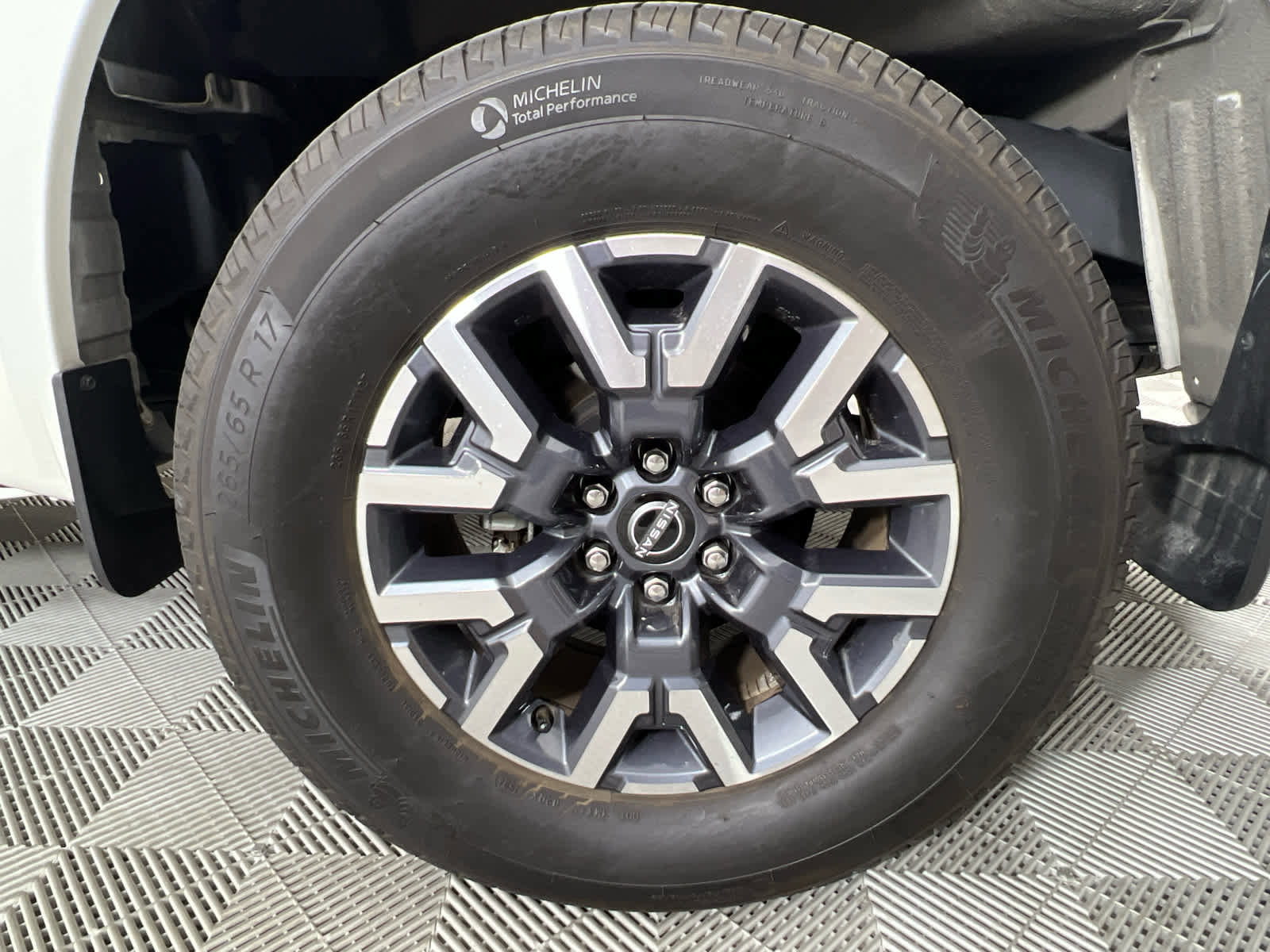 Used 2024 Nissan Frontier SL w/ Technology Package RWD image 10
