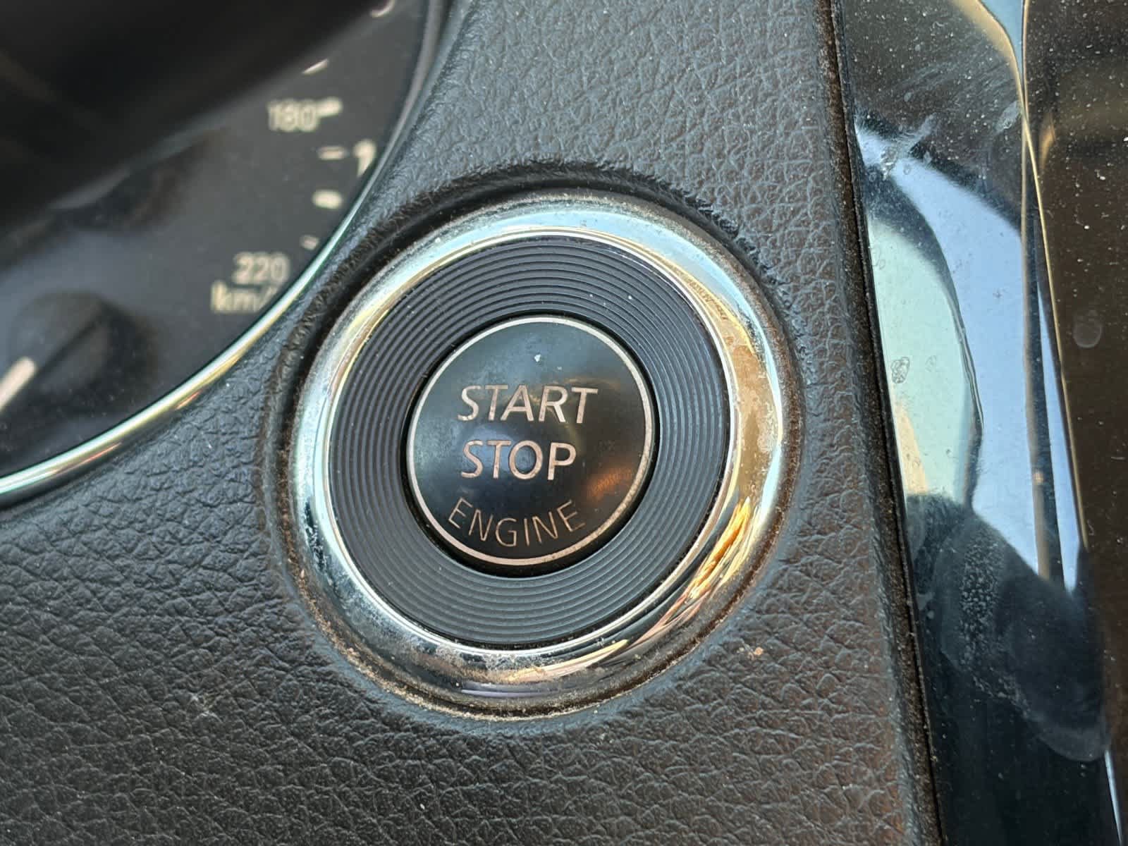 Used 2020 Nissan Rogue SV FWD image 13