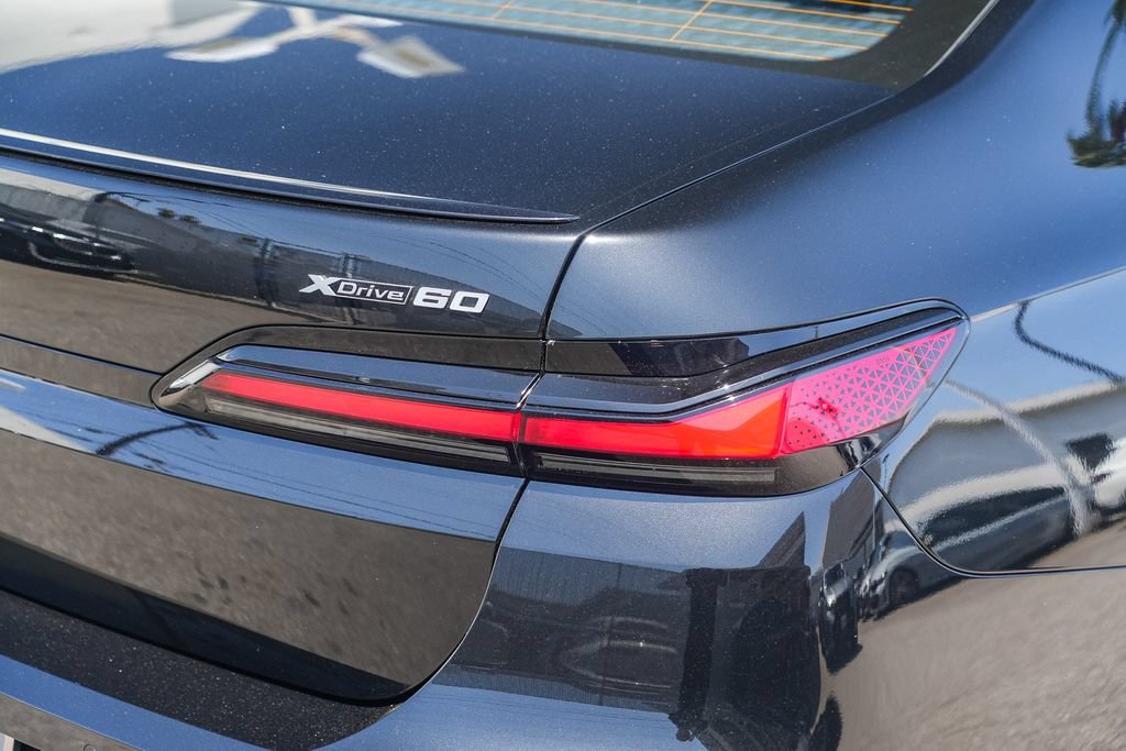 Used 2023 BMW i7 xDrive60 AWD/4WD image 7