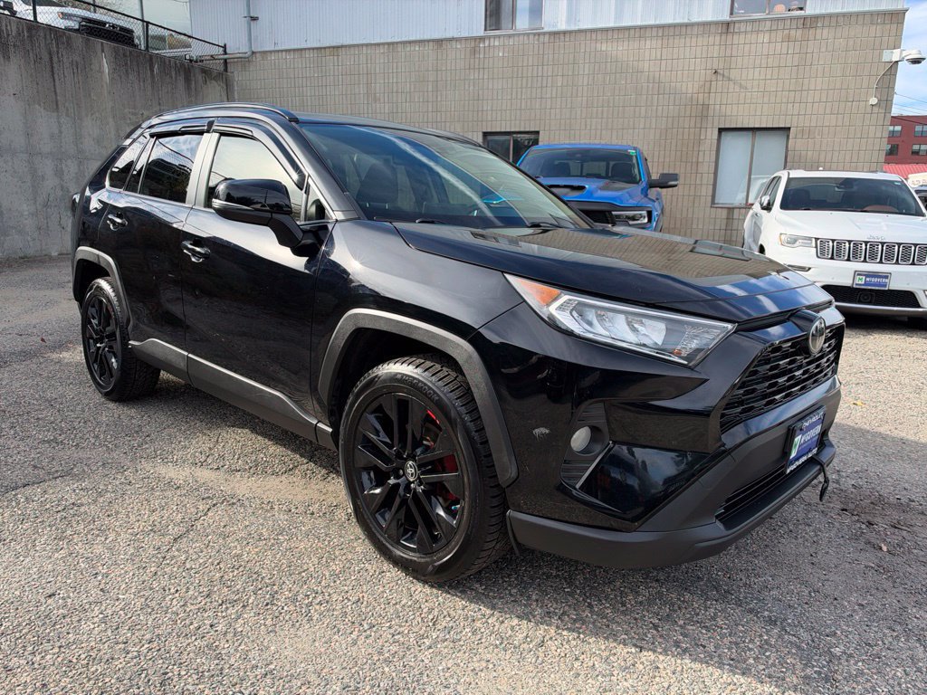 Used 2019 Toyota RAV4 XLE Premium w/ Cold Weather Package AWD/4WD image 8
