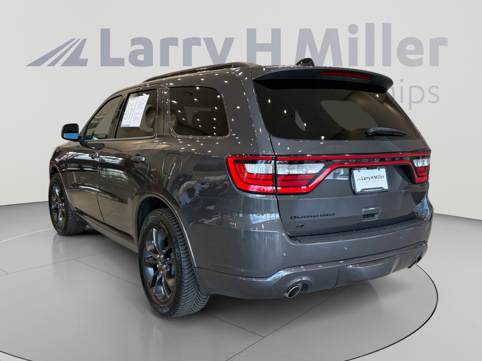 Used 2023 Dodge Durango R/T w/ Blacktop Package AWD/4WD image 3