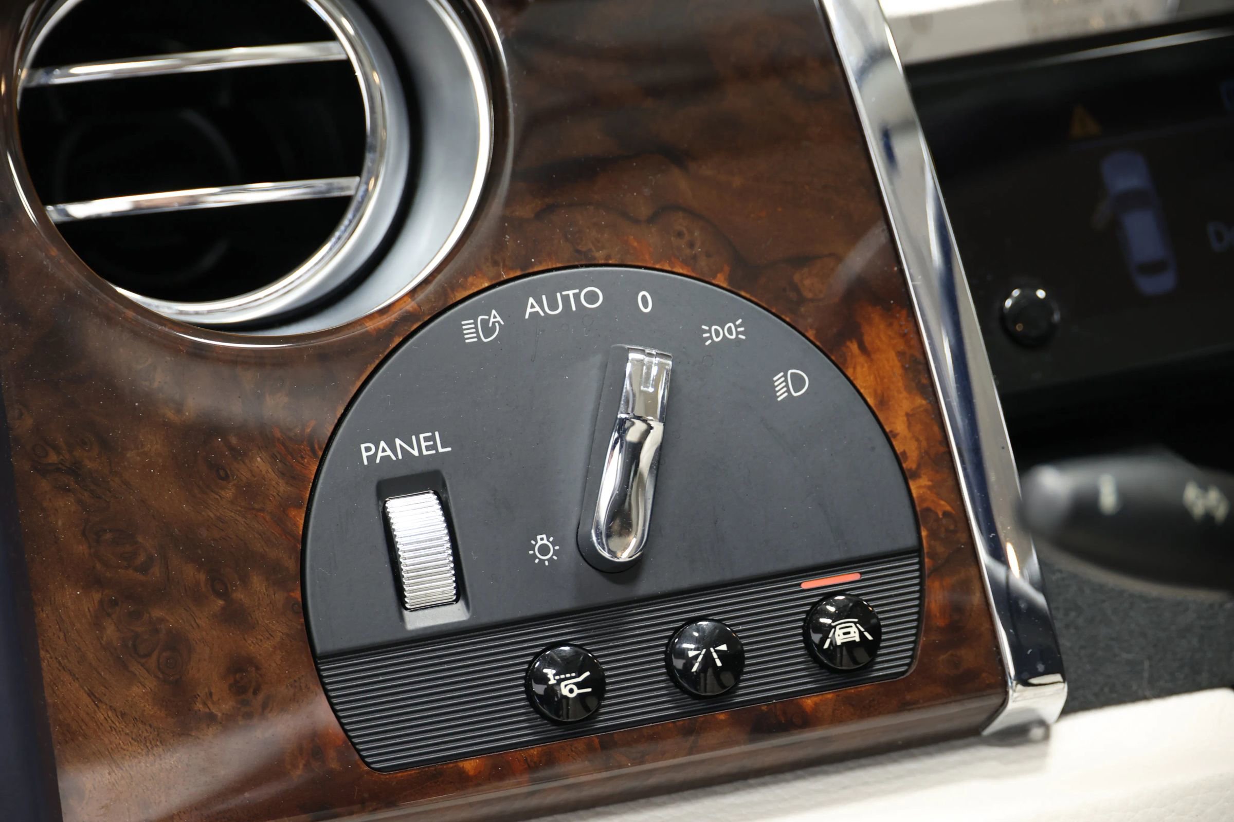 Used 2015 Rolls-Royce Ghost image 22