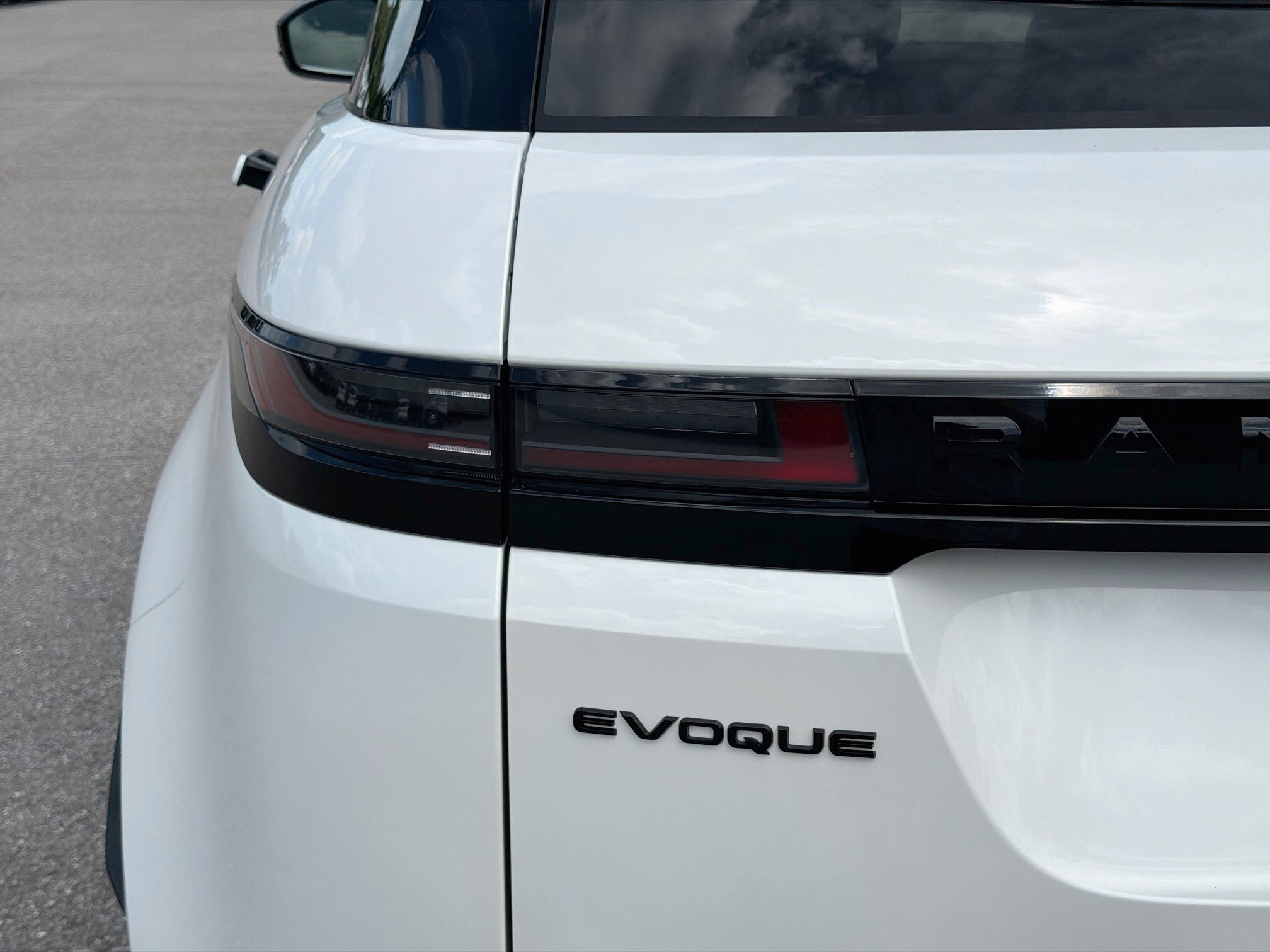 New 2026 Land Rover Range Rover Evoque Hoxton AWD/4WD image 10