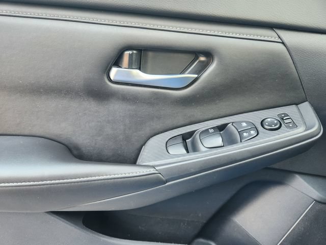 Used 2025 Nissan Sentra SV FWD image 21