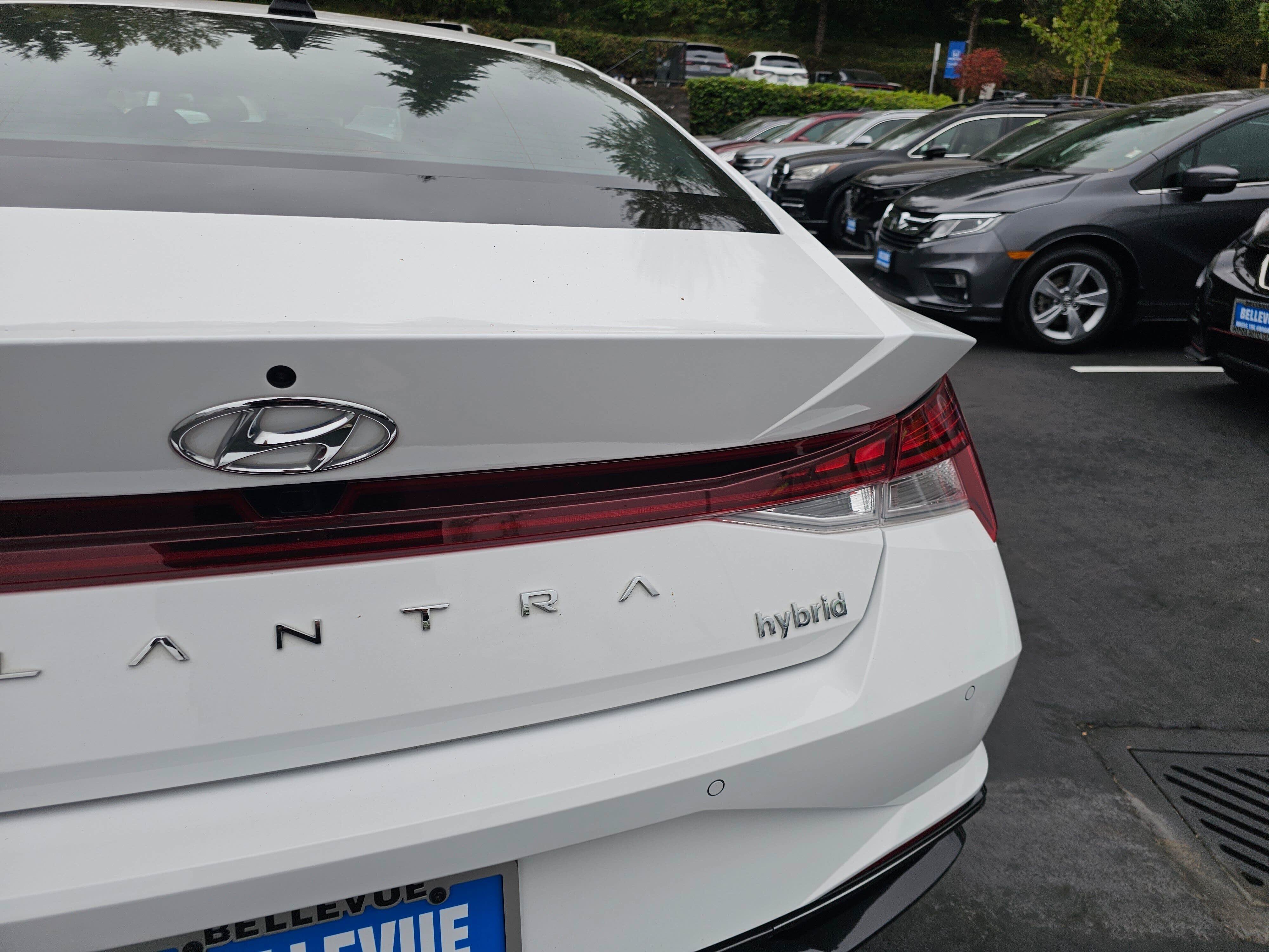 Used 2023 Hyundai Elantra Limited w/ Cargo Package FWD image 17