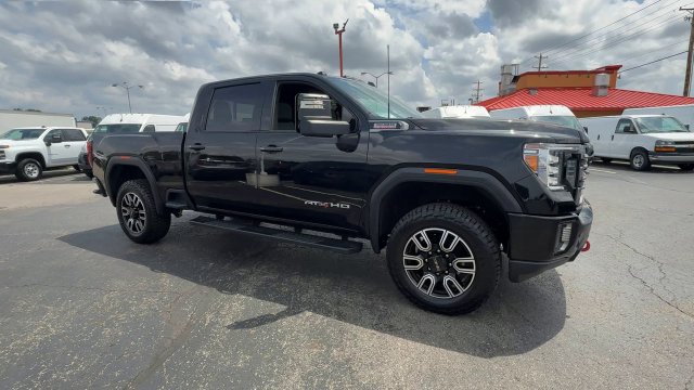 Used 2023 GMC Sierra 2500 AT4 w/ AT4 Preferred Package AWD/4WD image 2