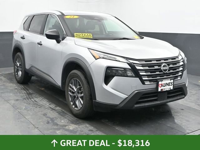 Used 2024 Nissan Rogue S image 2