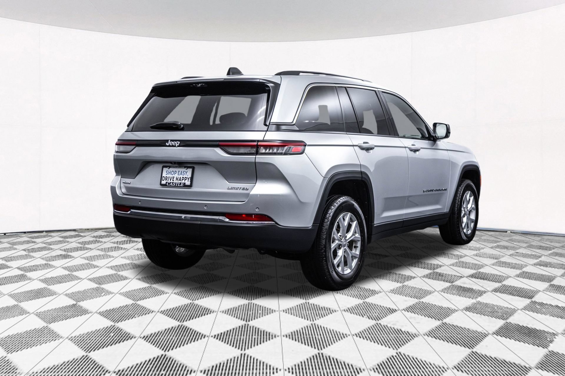 Used 2023 Jeep Grand Cherokee Limited w/ Luxury Tech Group II AWD/4WD image 11
