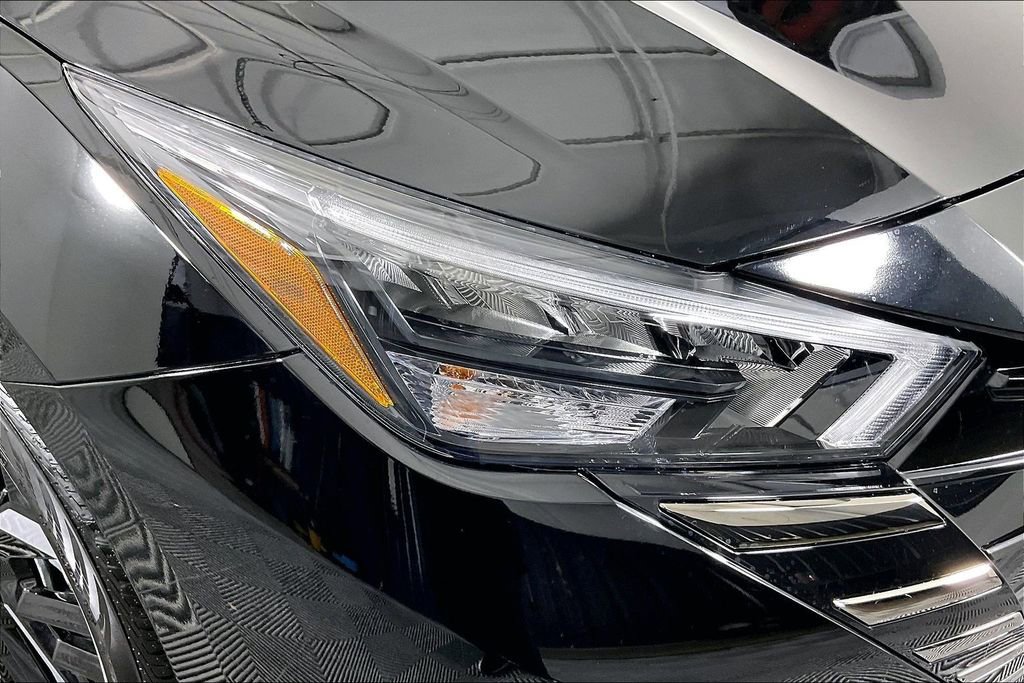 New 2025 Nissan Versa SR w/ Trunk Package image 33