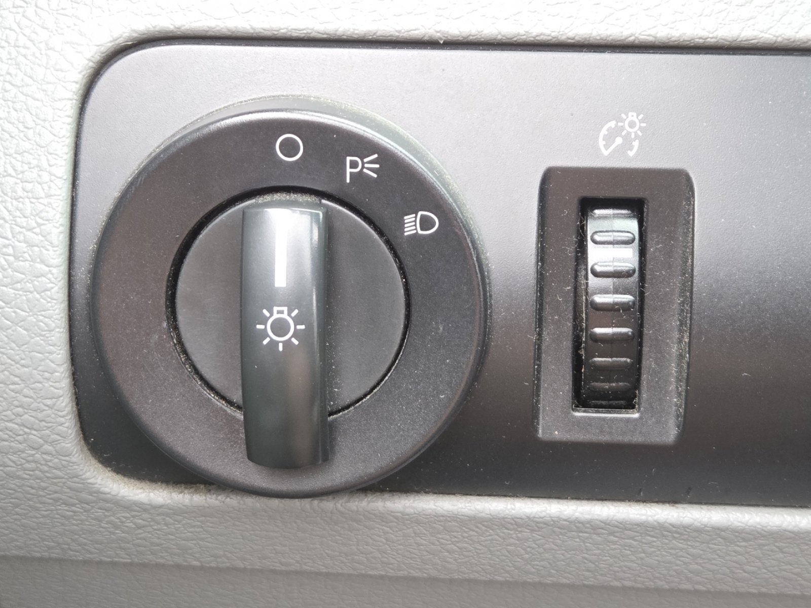 Used 2006 Ford Mustang Convertible RWD image 29