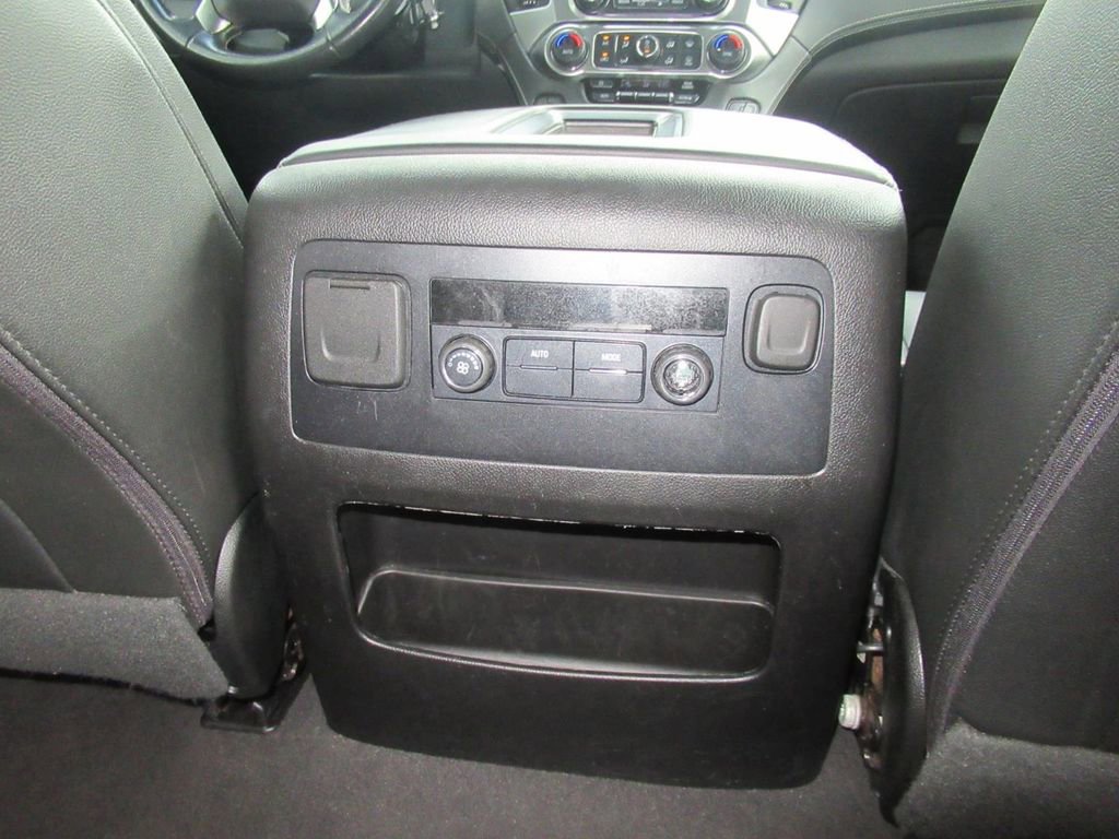 Used 2020 Chevrolet Suburban LT RWD image 32