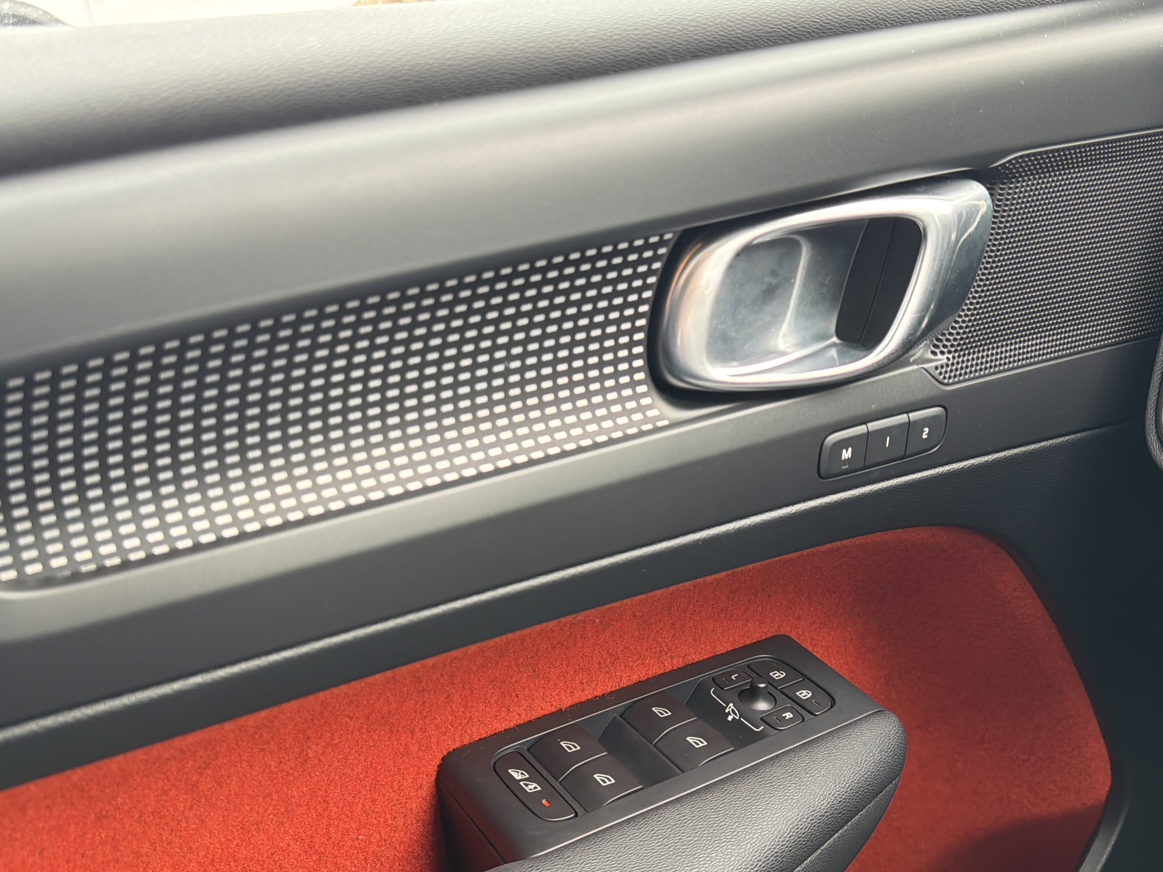 Used 2019 Volvo XC40 T5 R-Design image 25