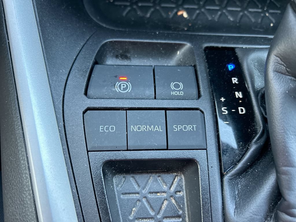 Certified 2023 Toyota RAV4 LE FWD image 32