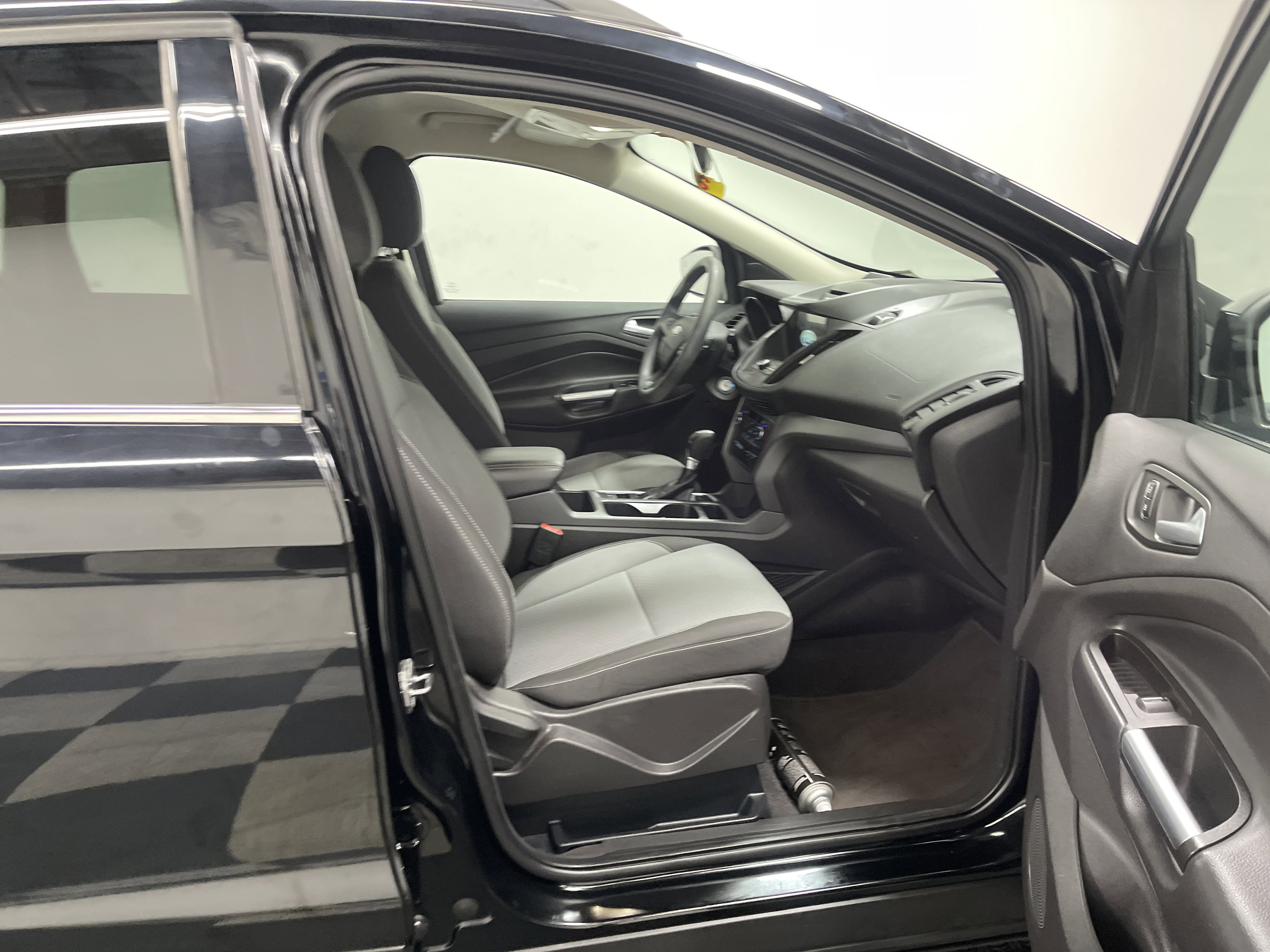 Used 2017 Ford Escape SE w/ Equipment Group 201A AWD/4WD image 26