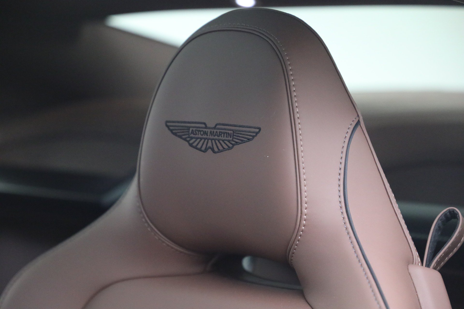 Used 2025 Aston Martin Vanquish RWD image 25
