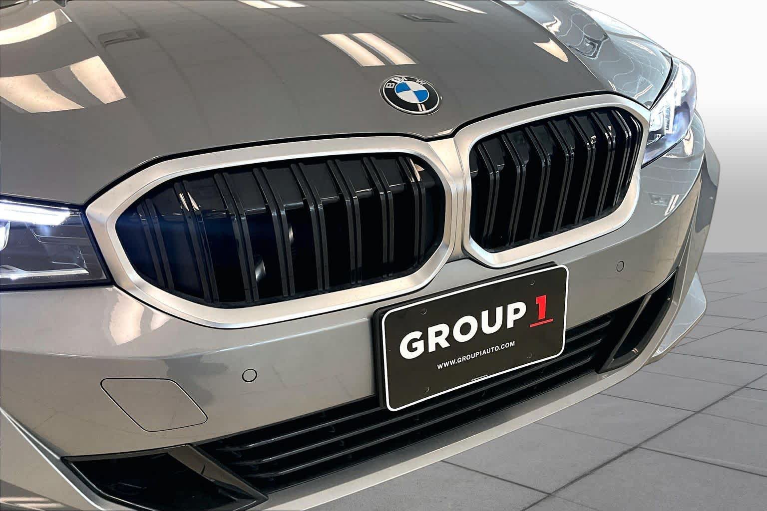 Used 2024 BMW 330i Sedan w/ Premium Package RWD image 27