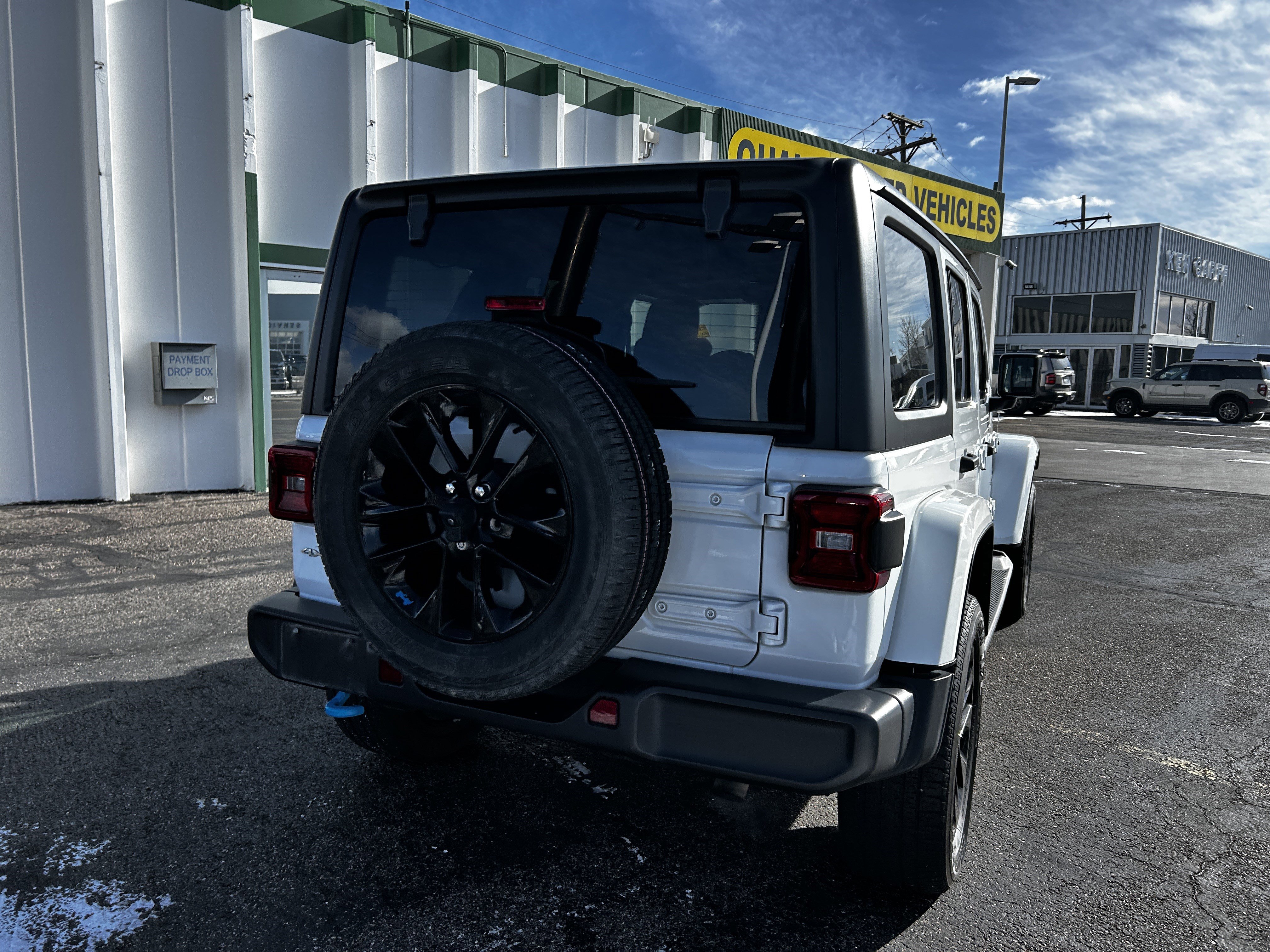 Used 2023 Jeep Wrangler Sahara w/ Cold Weather Group image 5