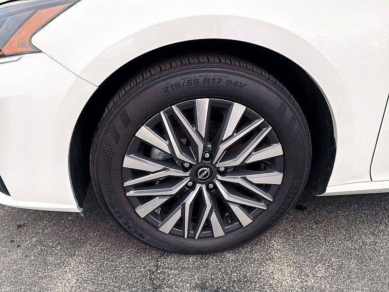 Used 2025 Nissan Altima 2.5 SV image 24