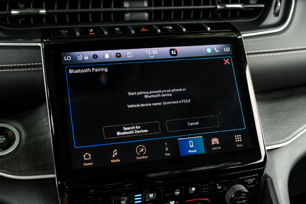 Used 2023 Jeep Grand Cherokee Limited w/ Luxury Tech Group II AWD/4WD image 41