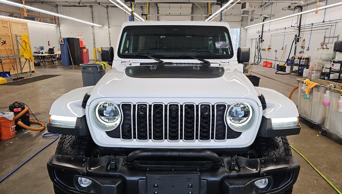 Used 2025 Jeep Wrangler Backcountry image 2